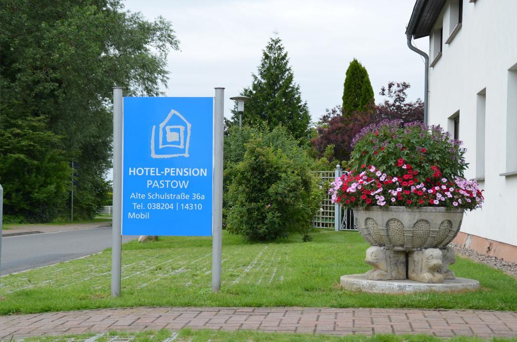 Hotel-Pension Pastow Garni Broderstorf ภายนอก รูปภาพ